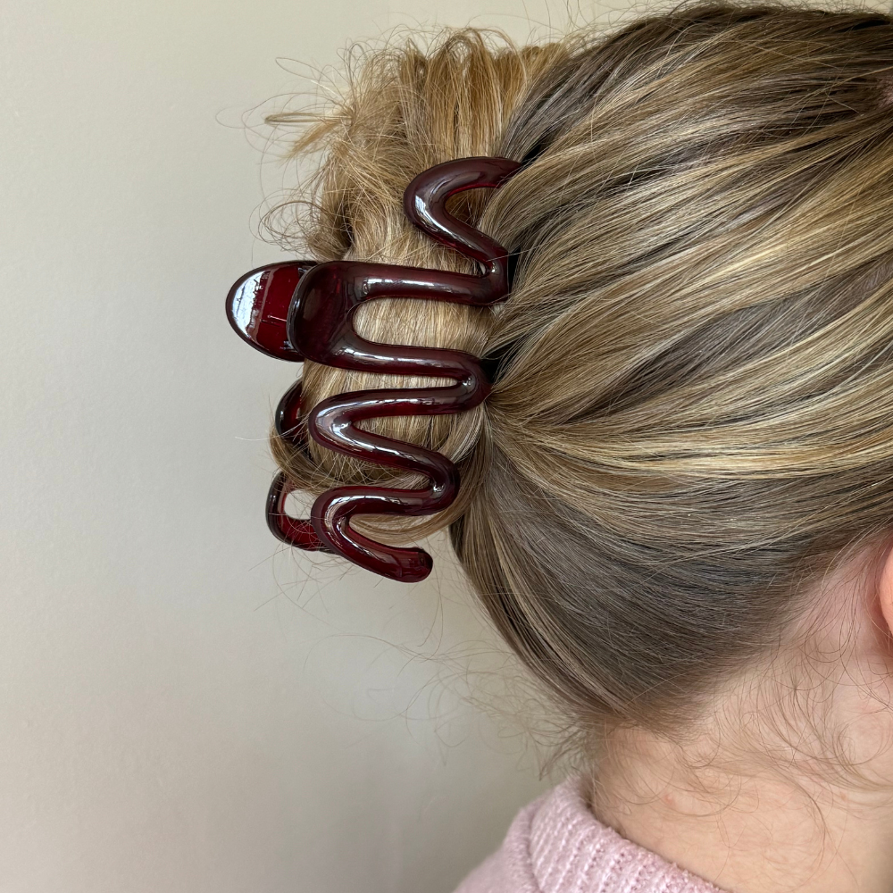 Coconut Lane burgundy wavy claw hair clip