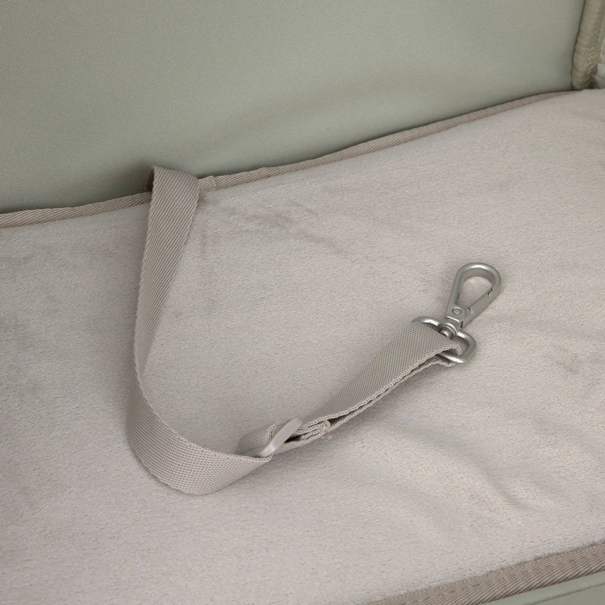 Removable comfort mat and integrated safety leash inside the PALOPA Kari dog carrier backpack.