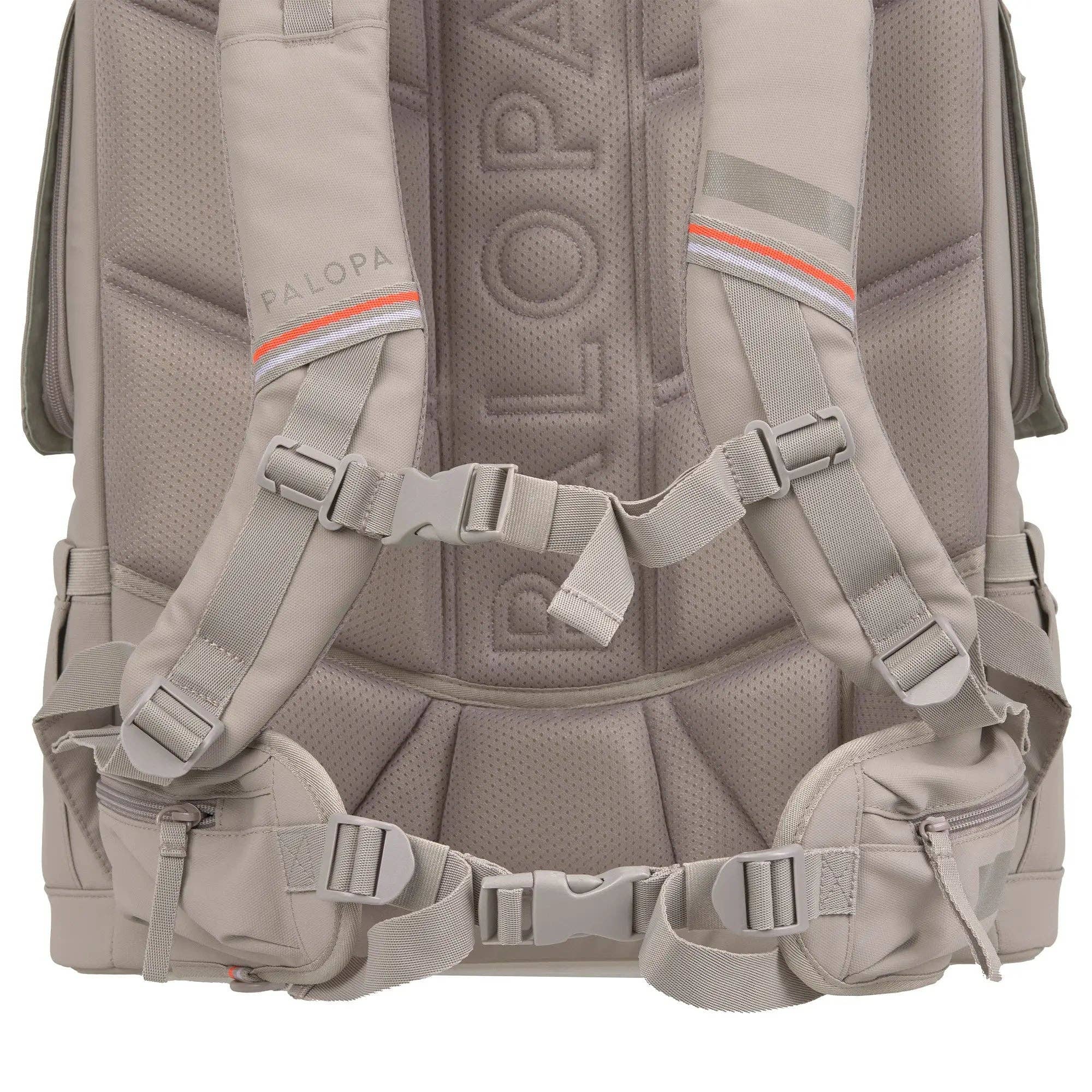 PALOPA Kari dog backpack featuring accessory storage pockets and practical travel compartments.