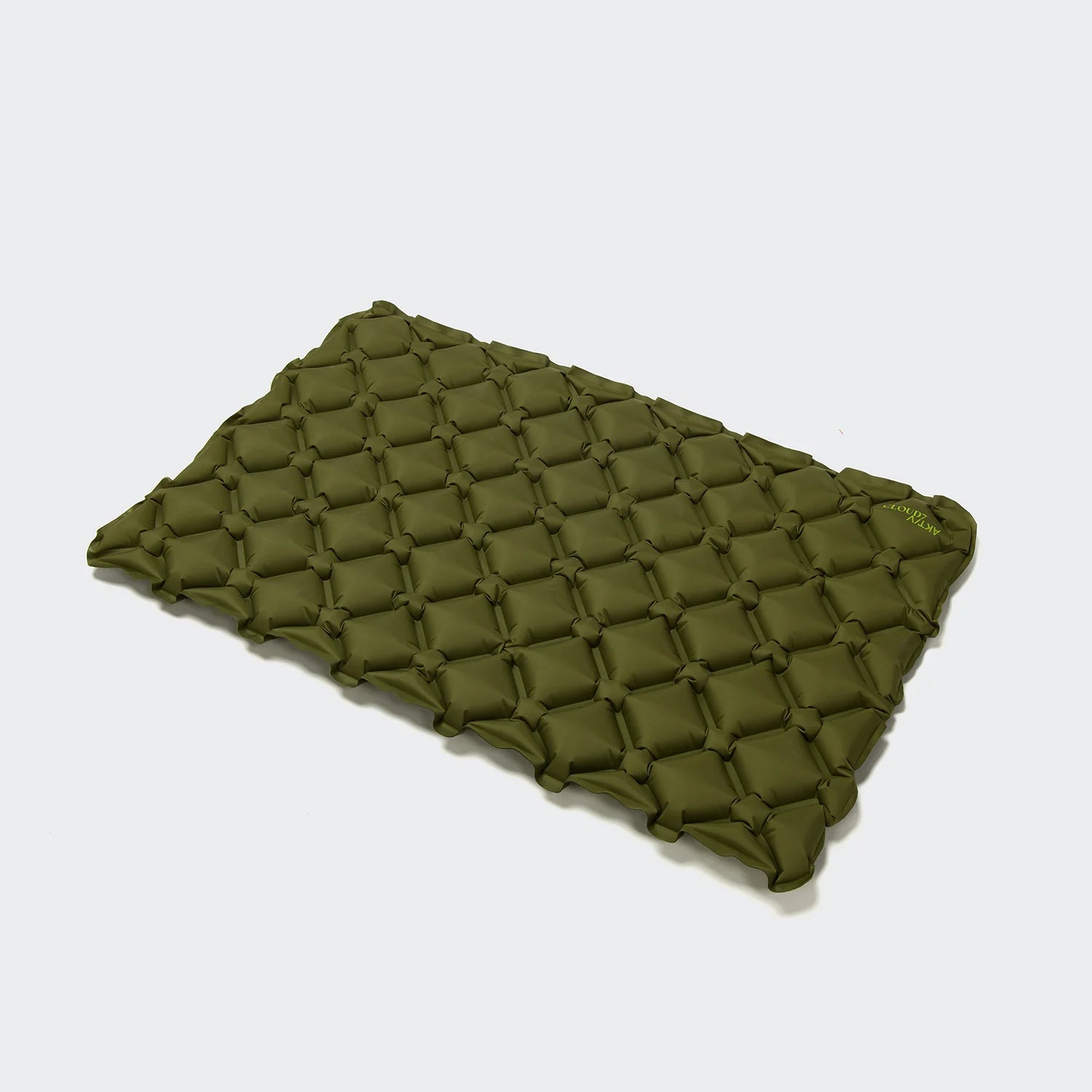 Cloud7 AKTIV travel air mat featuring waterproof ripstop fabric and honeycomb air chamber support.