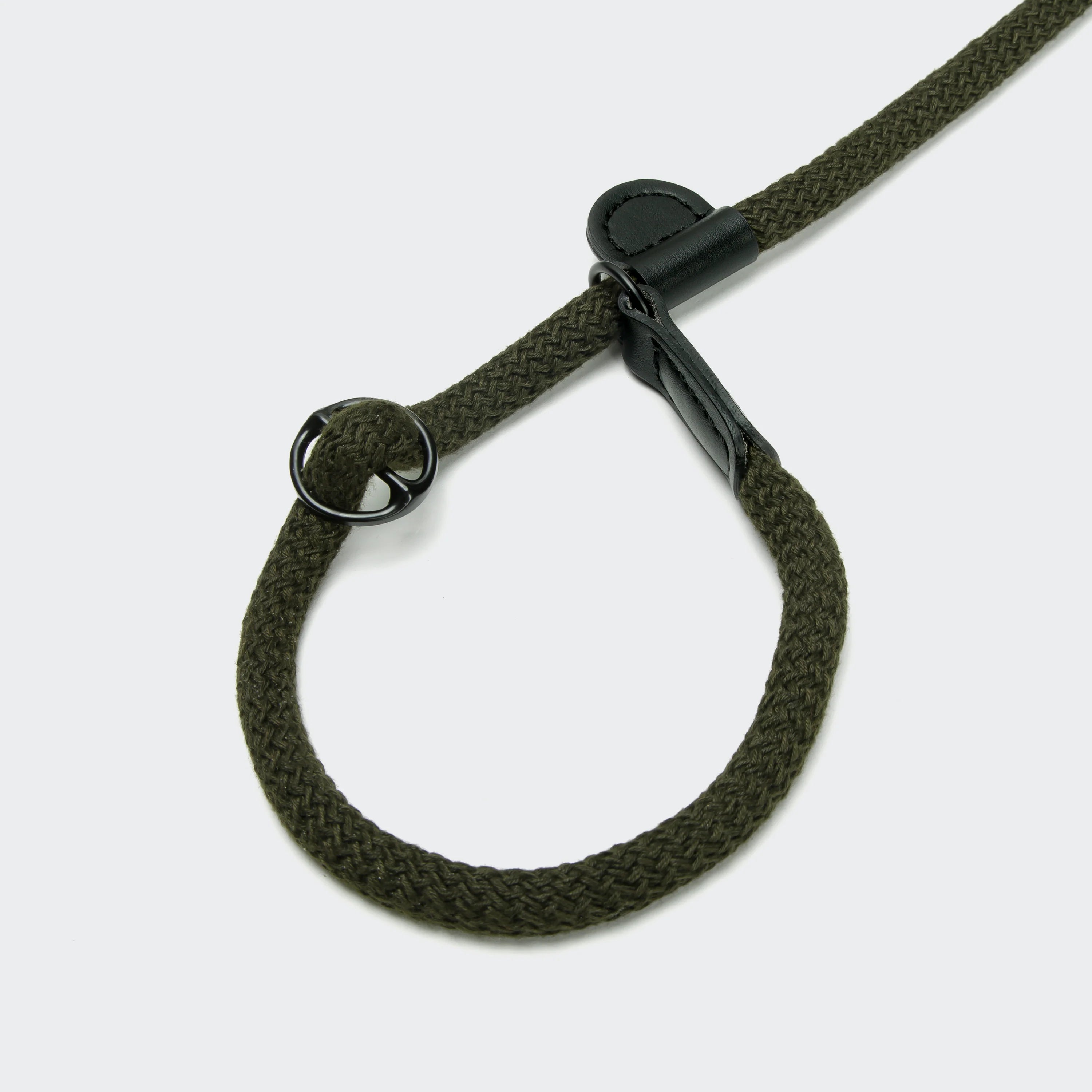 Cloud7 Mauerpark Olive slip lead combining collar and lead in one lightweight design.