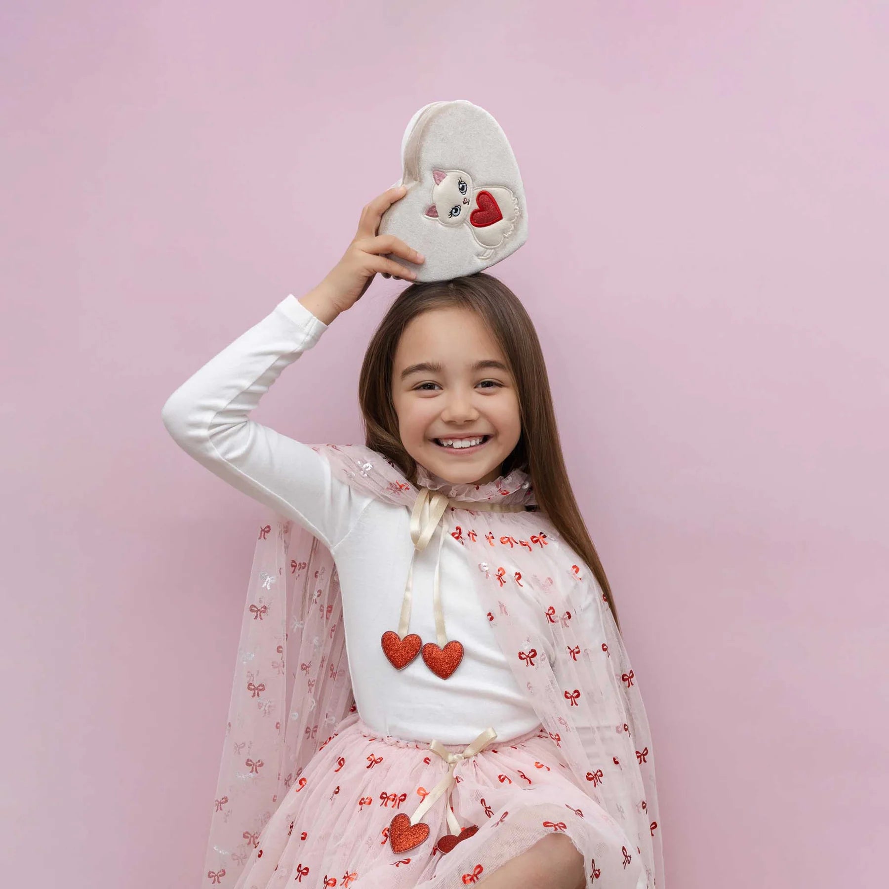 Beige velvet heart-shaped children's bag with embroidered white kitty design