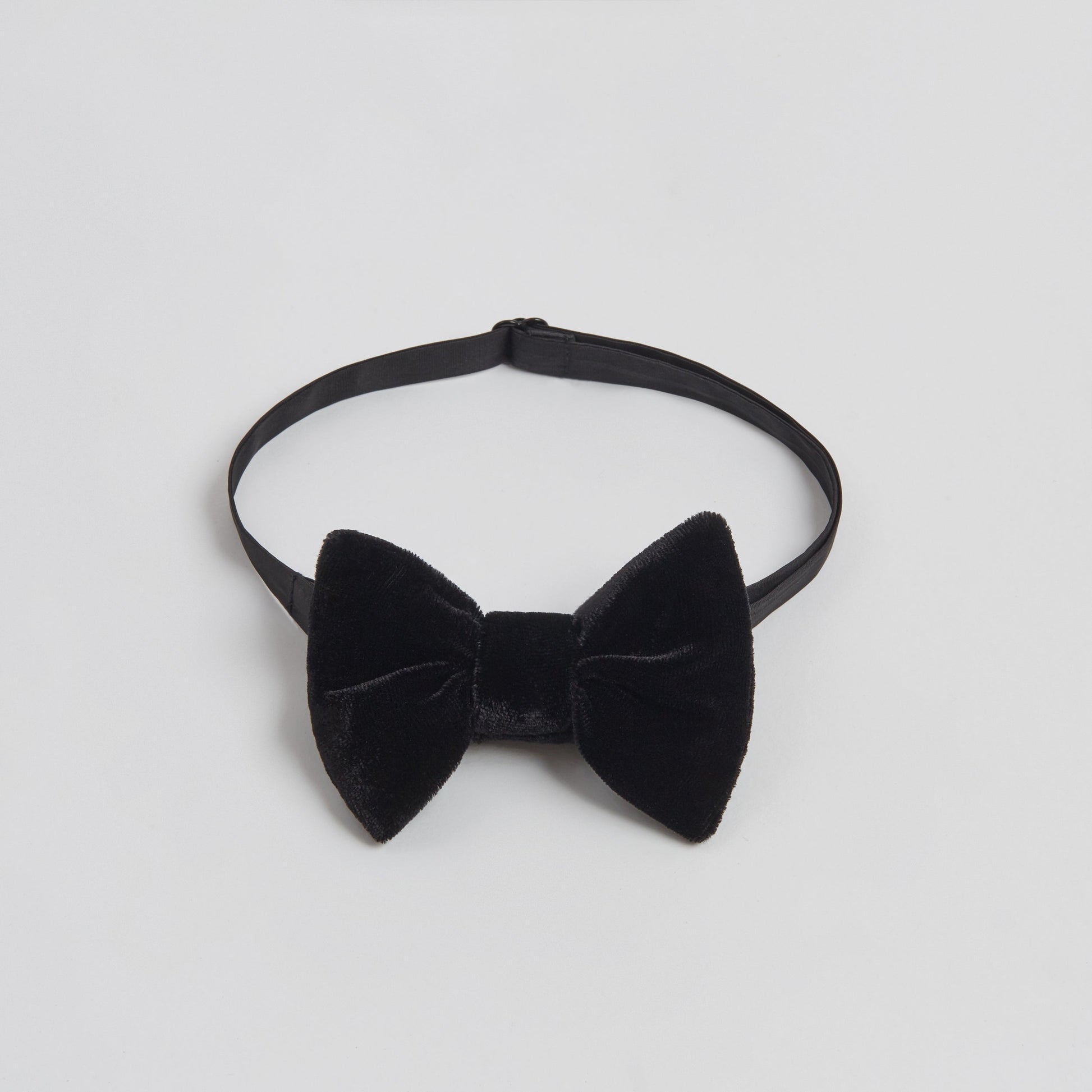 Overglam black velvet bow tie for dogs