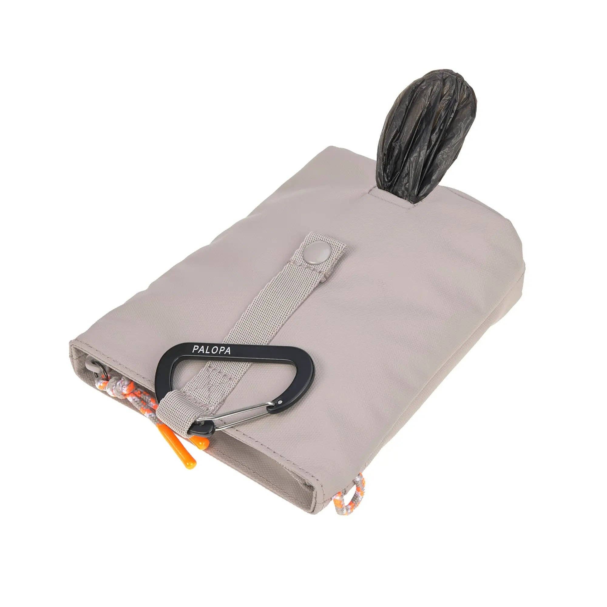 Premium dog treat bag designed for training sessions, puppy classes and everyday walks.