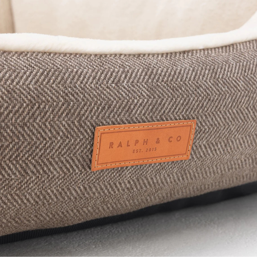 Dog bed with herringbone pattern, Ralph & co 