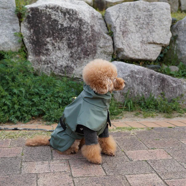 Waterproof harness zipper detail on the Tadazhi Raincoat Green