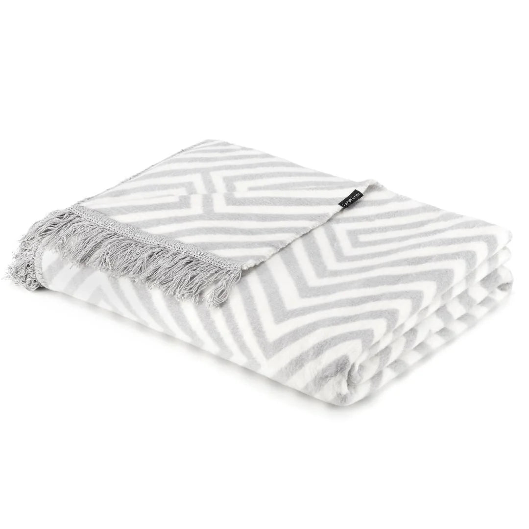 Labbvenn HAAKLA luxury cotton-rich home blanket for contemporary interiors.