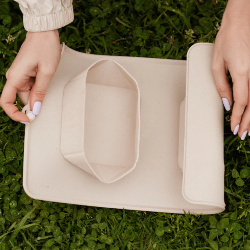 Portable feeding and hydration bowls in sand colour