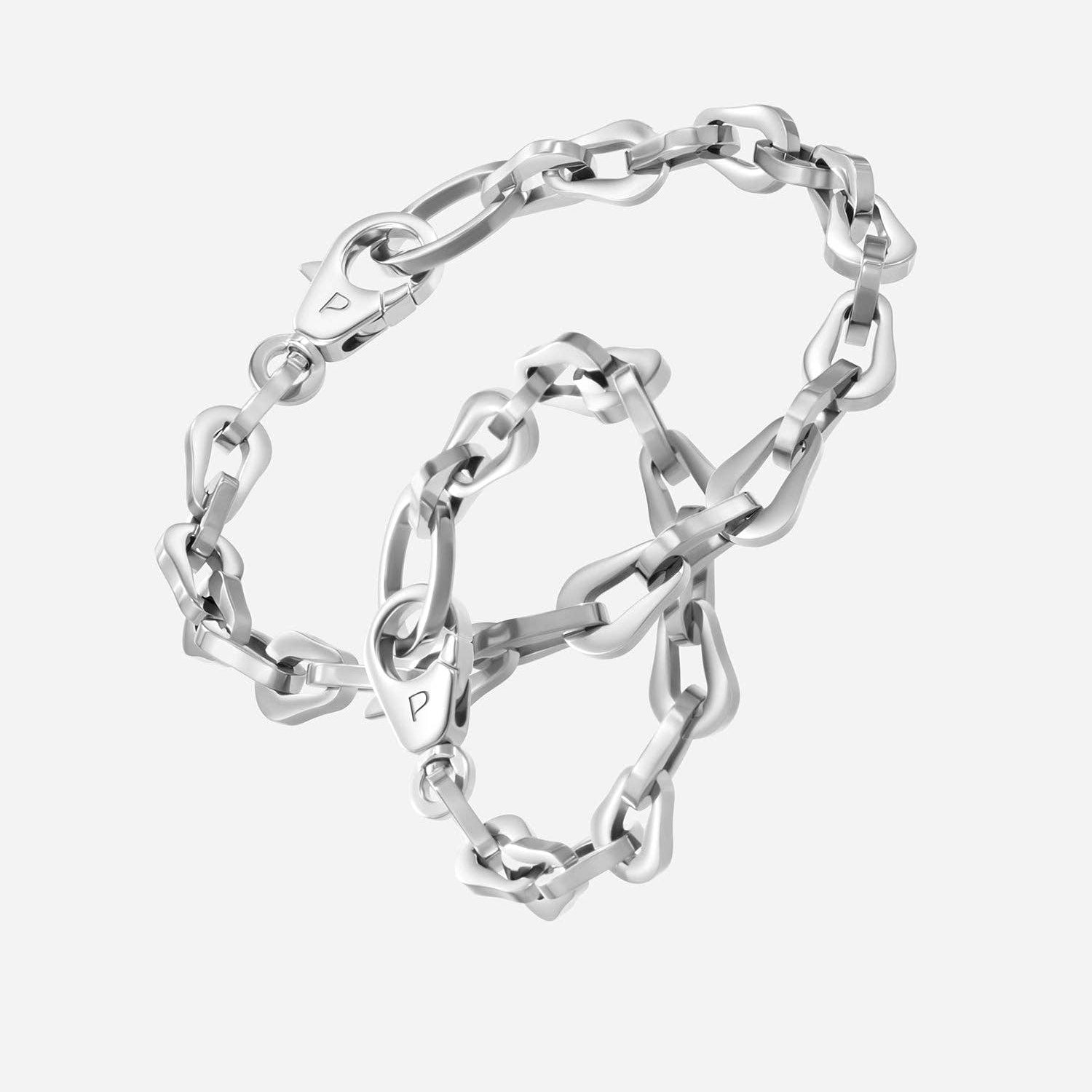 Close-up of The Linque luxury collar necklace