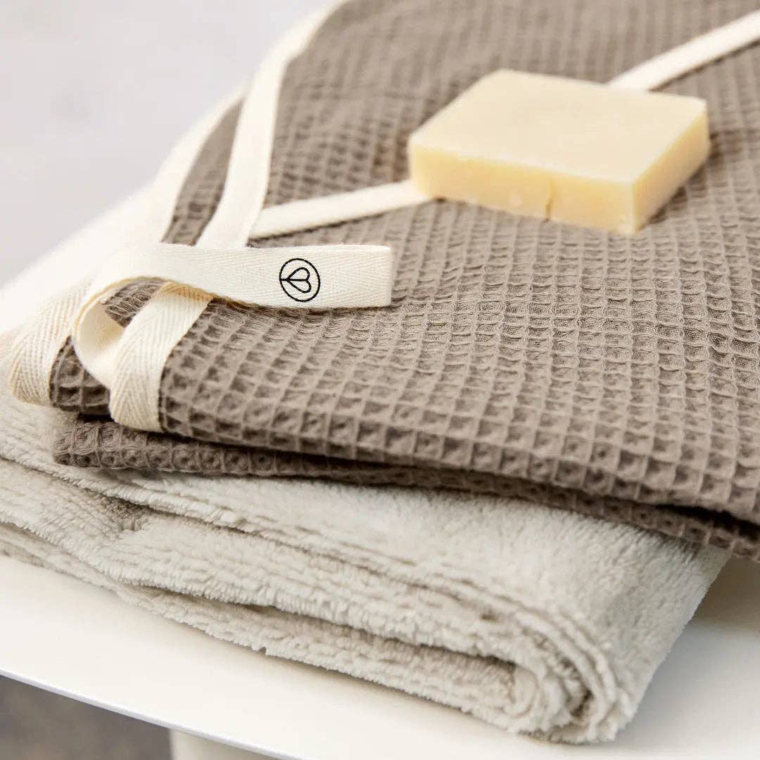 Dog towel with practical hand pockets for easier drying and grip